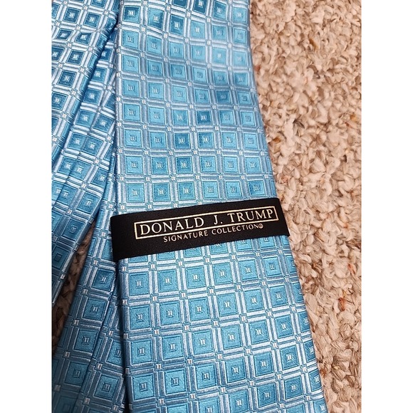 Donald Trump Signature Necktie Blue Geometric  Pattern Silk Tie Classic NWT - Picture 3 of 8